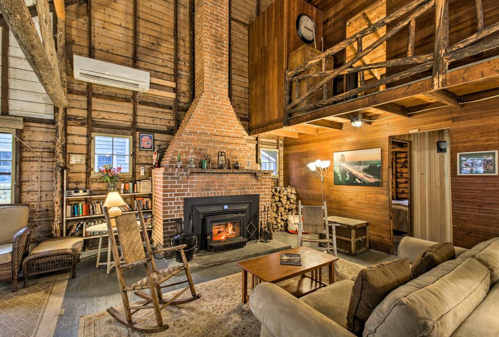 Rustic Lake House On Lake Champlain's Barney Point - thumb 2