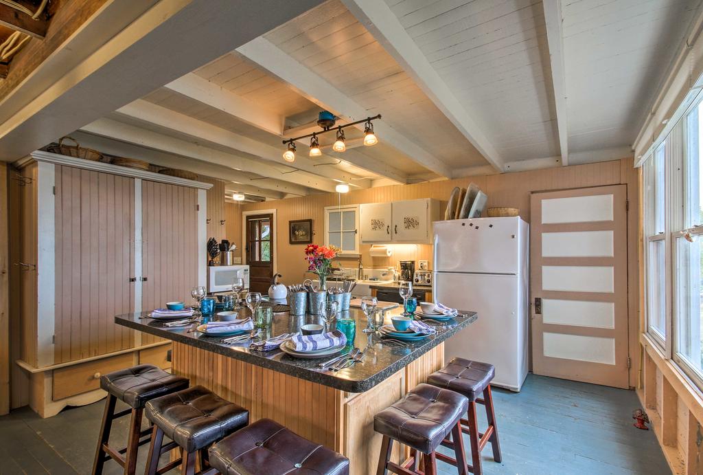 Rustic Lake House On Lake Champlain's Barney Point - thumb 3