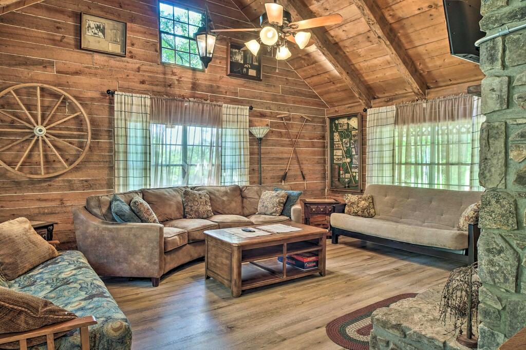 Rustic Log Cabin Less Than 1 Mile To Table Rock Lake! - thumb 3
