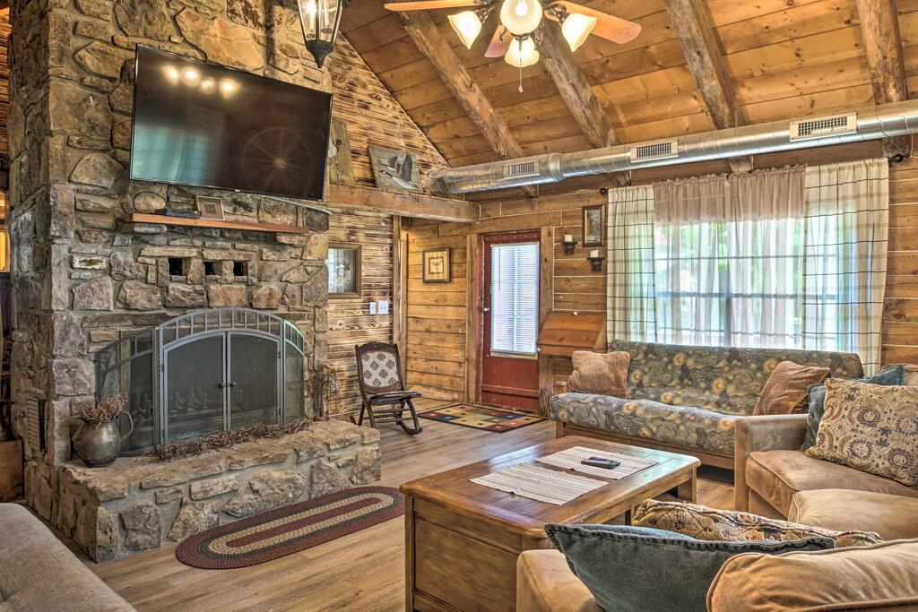 Rustic Log Cabin Less Than 1 Mile To Table Rock Lake! - thumb 0