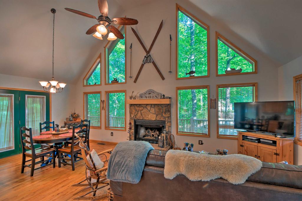 Rustic Murphy Cabin With Hot Tub, Fire Pit&Deck - thumb 0
