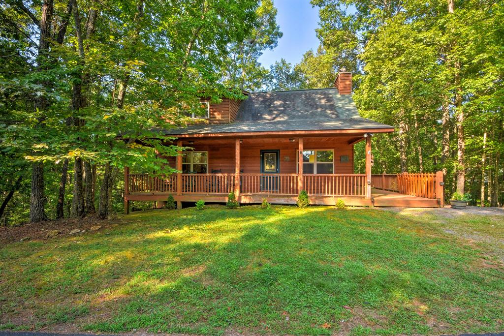 Rustic Murphy Cabin With Hot Tub, Fire Pit&Deck - thumb 2