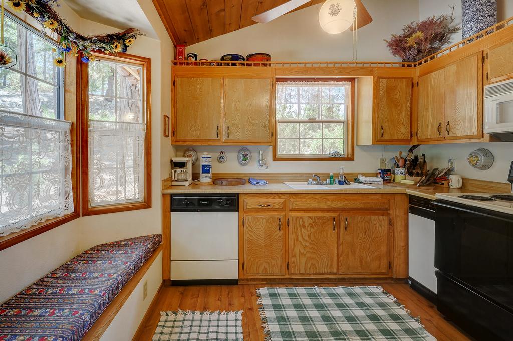 Rustic Pine Manor - thumb 3