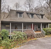 Sapphire Cabin with Deck - Near Waterfalls and Hiking! - Accommodation Los Angeles