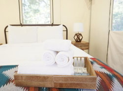 Shaver Lake Village Hotel