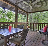 Smoky Mtn Retreat on River with Fire Pit and Deck - Accommodation Los Angeles