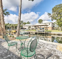 Spacious  Hip Crystal River Home with Dock  Kayaks - Accommodation Los Angeles