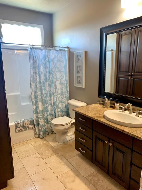 Spacious 5000 Square Foot Home 6 Beds 4 Bath - thumb 3