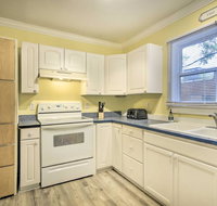 Spacious Dtwn Home - 1 Mi to UNC Chapel Hill! - Accommodation Los Angeles