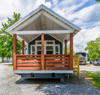 Sunrise Cottage at River Rocks Landing with 3 Pools bungalow - Accommodation Los Angeles