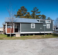 Sunset Cottage River Rocks Landing with 3 pools bungalow - Accommodation Los Angeles