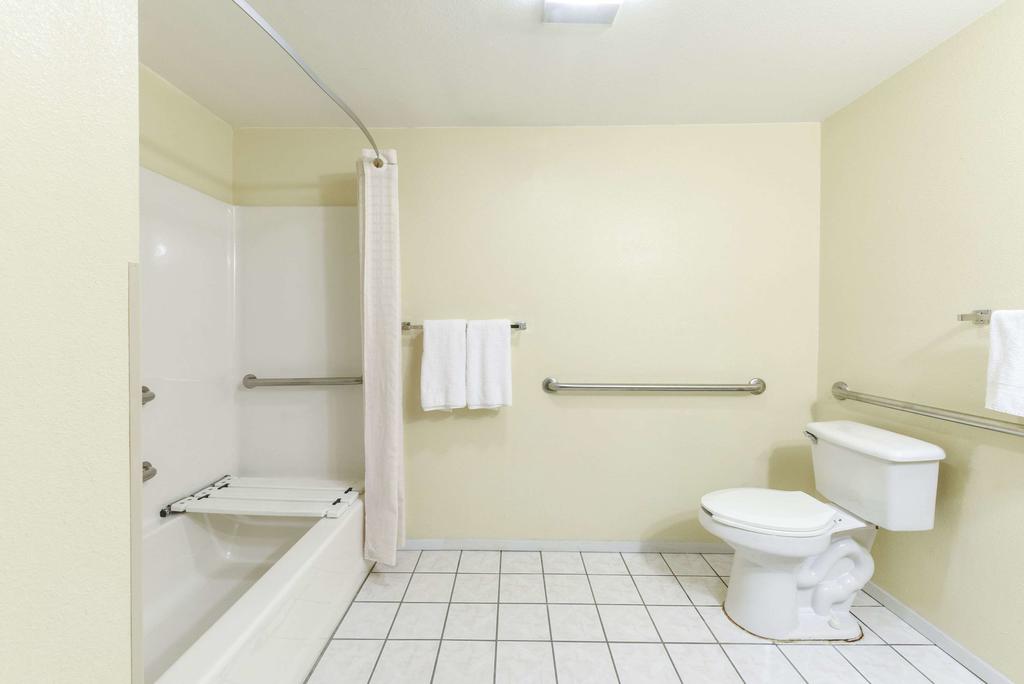 Super 8 By Wyndham Burleson Fort Worth Area - thumb 1