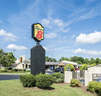 Super 8 by Wyndham Monroe - Accommodation Los Angeles