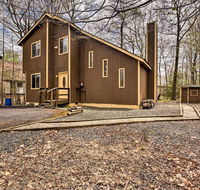 Tasteful Tobyhanna Home: Walk to Dresser Lake - Accommodation Los Angeles