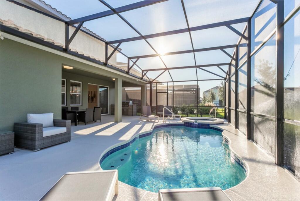 Terrace Ridge NEW 9 Bed Pool Vacation Home - thumb 3