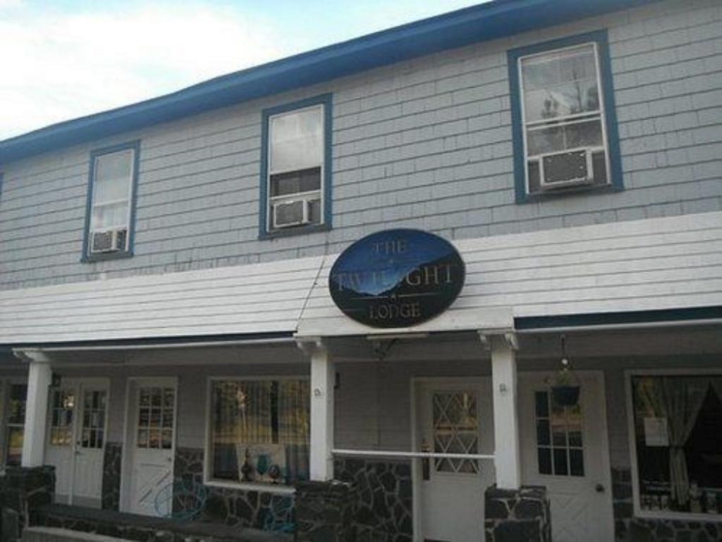 The Twilight Lodge - thumb 2