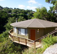 Tranquil Waterfront Bungalow, serene views, pool & hot tub, next to marina (#10) - Accommodation Los Angeles