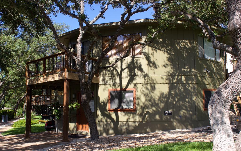 Treehouse Bungalow Steps From Lake Travis, Pool & Hot Tub, Next To Marina (#18) - thumb 1