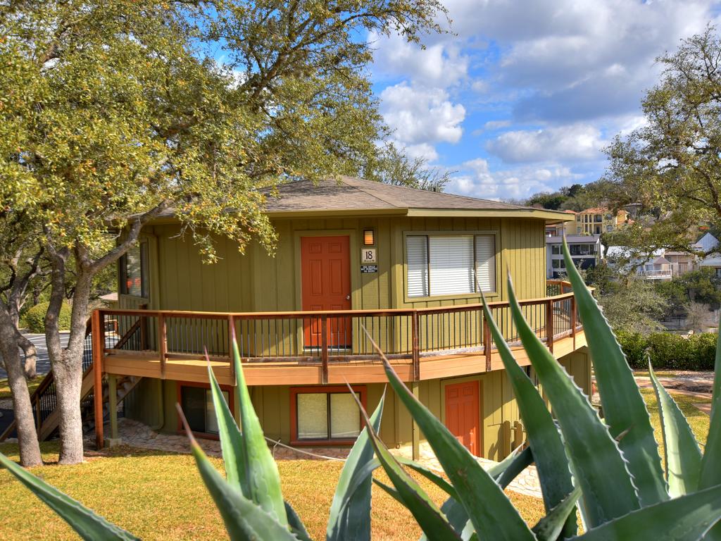 Treehouse Bungalow Steps From Lake Travis, Pool & Hot Tub, Next To Marina (#18) - thumb 0