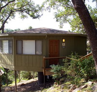 Treehouse Bungalow w/ Lake Travis views, pool & hot tub, next to marina (#11) - Accommodation Los Angeles