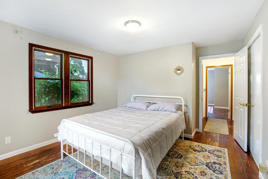 Two Bed Bungalow Off Lake WA - thumb 2