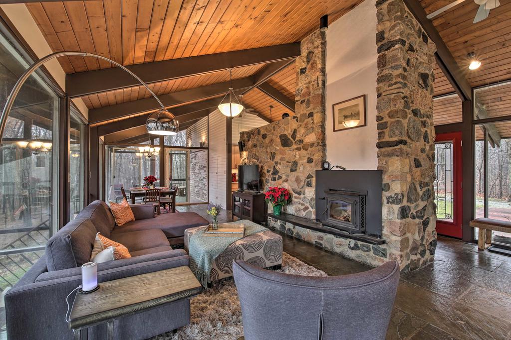 Unique Plymouth Home With Stunning Views And Deck! - thumb 1