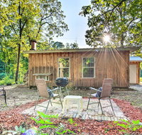 Updated Cabin with Porch, Mins to Cossatot River - Accommodation Los Angeles