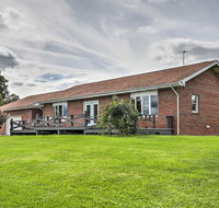 Updated Home with Lake Views on Cayuga Wine Trail - Accommodation Los Angeles