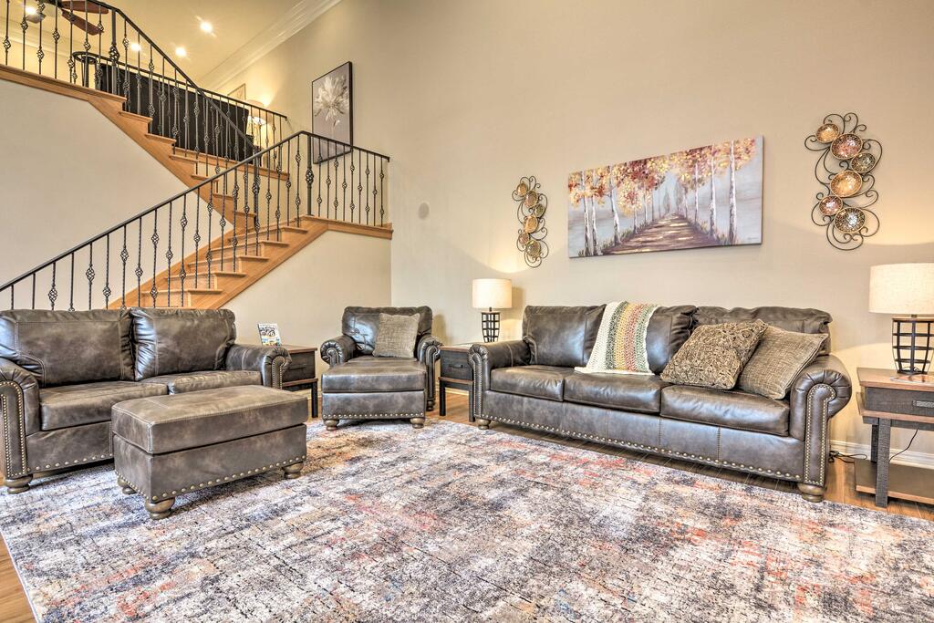 Upscale House With Pool - By Historic Route 66! - thumb 1