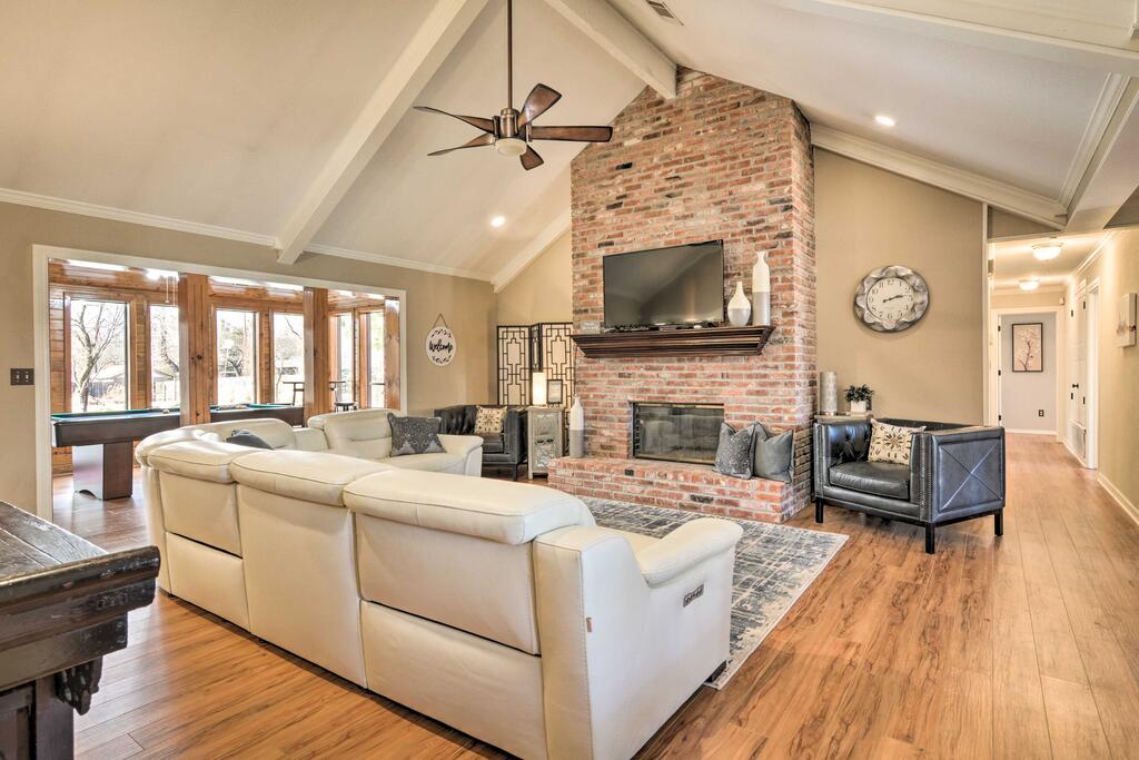 Upscale House With Pool - By Historic Route 66! - thumb 3