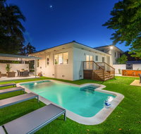Villa Faith, sleeps 14 Guest with Pool, Basketball, Ping Pong! - Accommodation Los Angeles