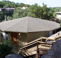 Waterfront Bungalow steps from Lake Travis, pool & hot tub, next to marina (#6) - Accommodation Los Angeles