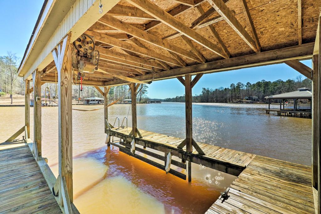Waterfront Cabin On Lake Sinclair With Private Dock! - thumb 1