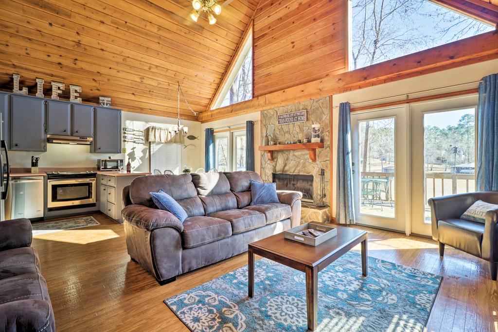 Waterfront Cabin On Lake Sinclair With Private Dock! - thumb 0