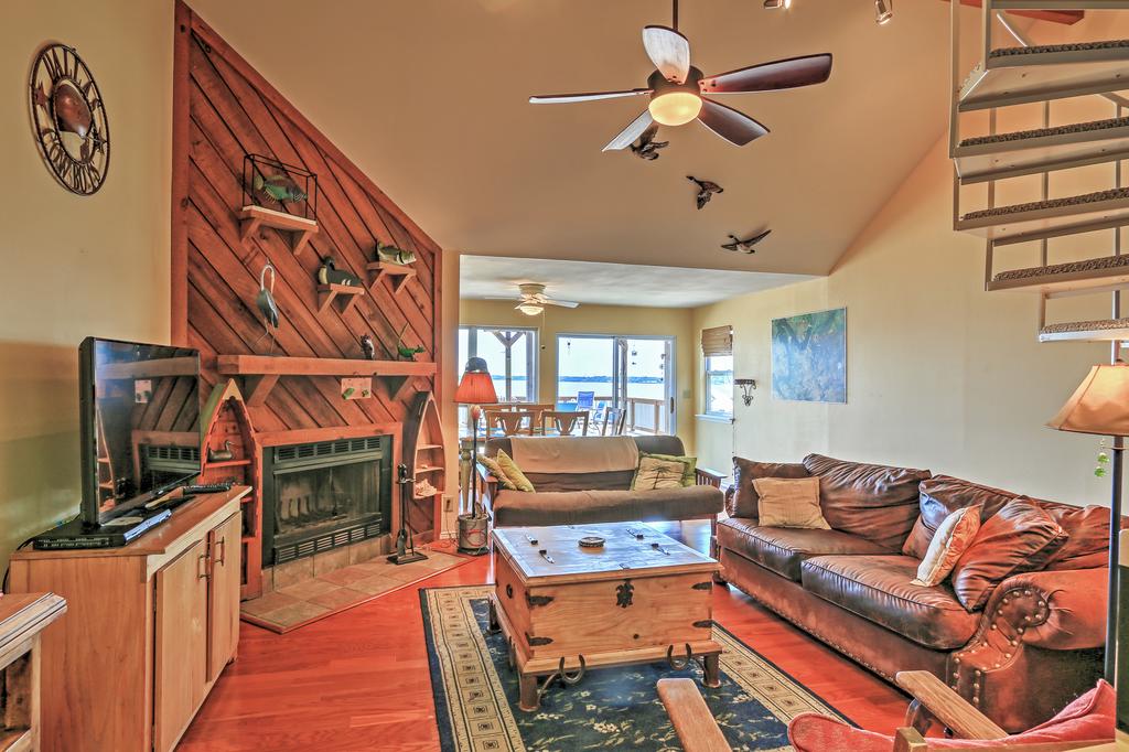 Waterfront Granbury Home With 2 Decks & Lake Views! - thumb 2