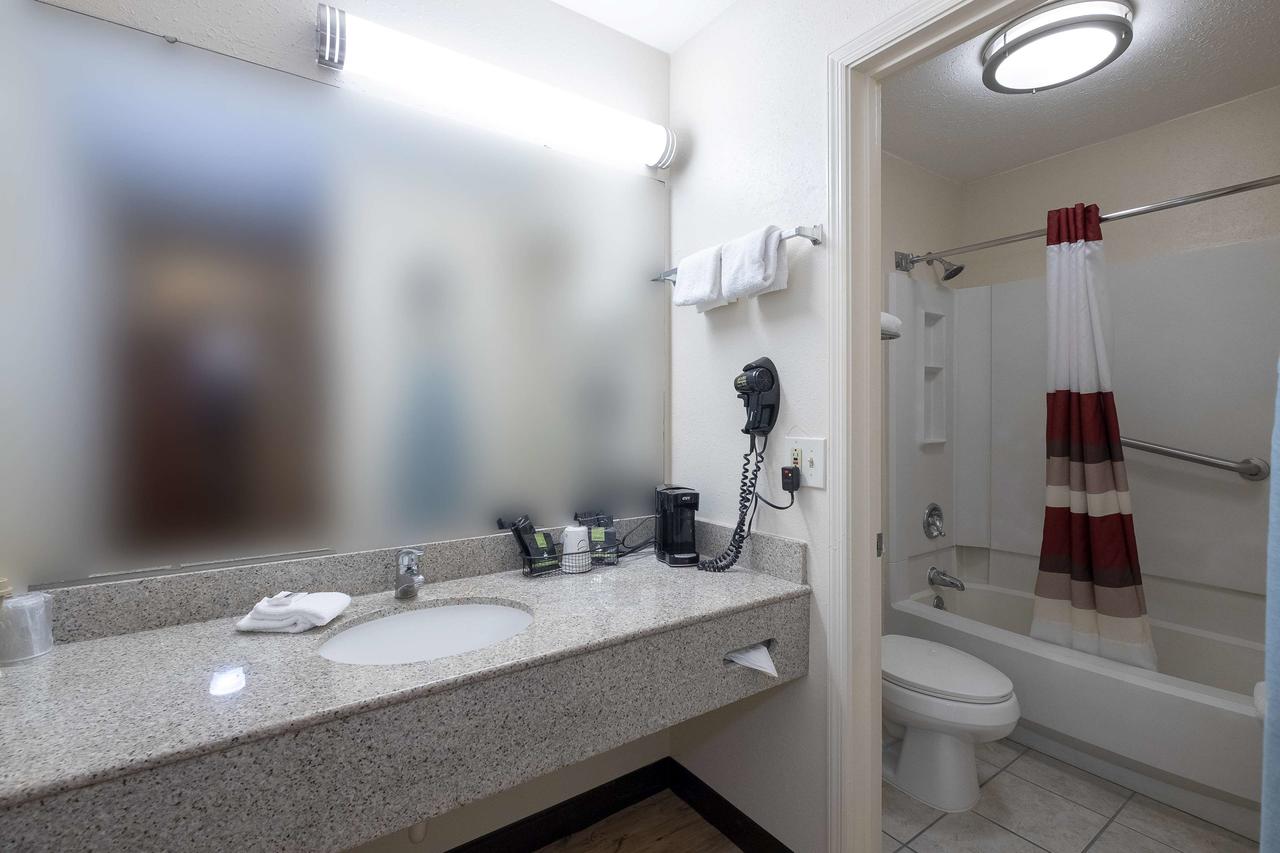 Red Roof Inn & Suites Dothan - thumb 24