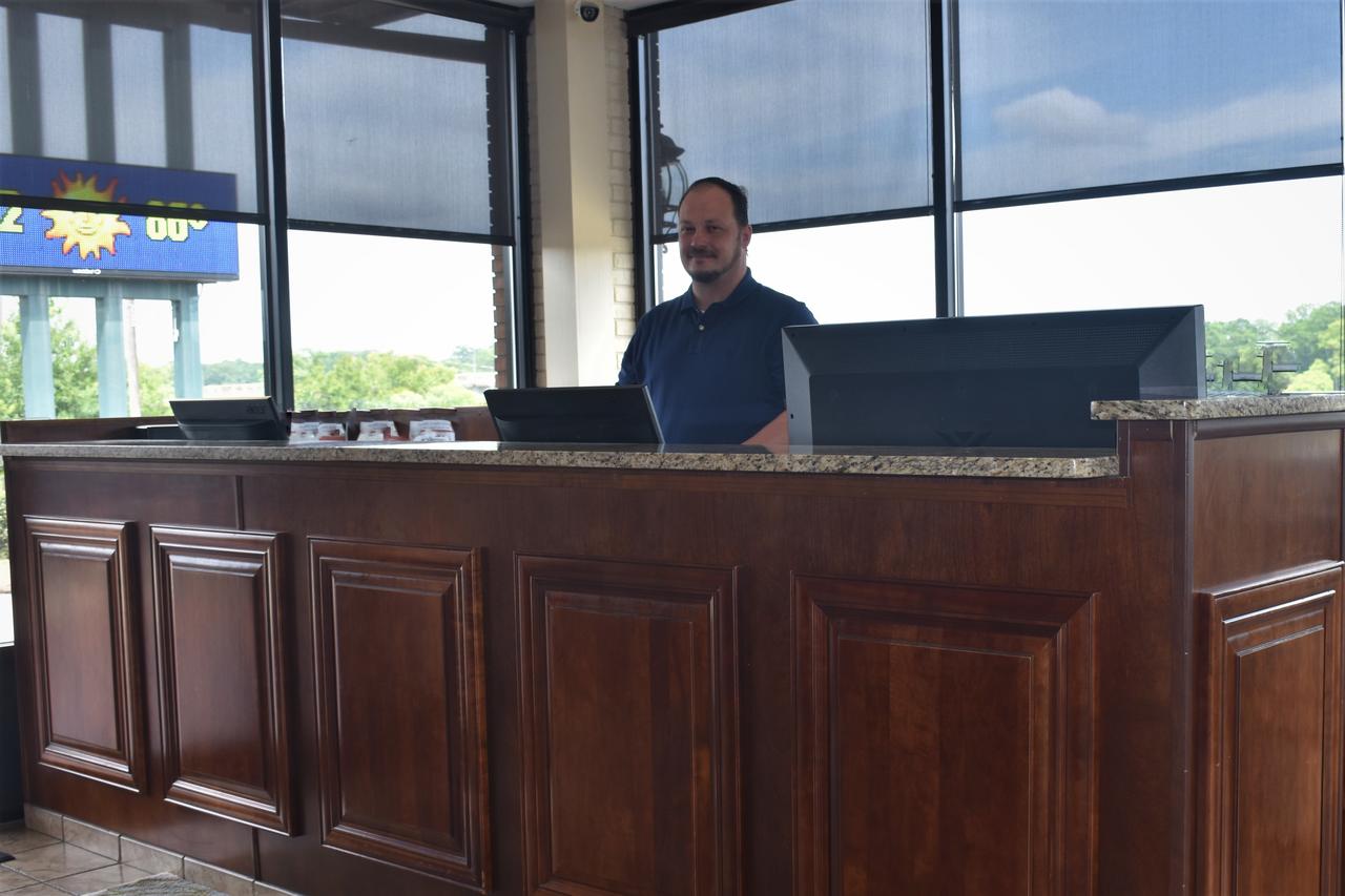Gadsden Inn And Suites - thumb 10