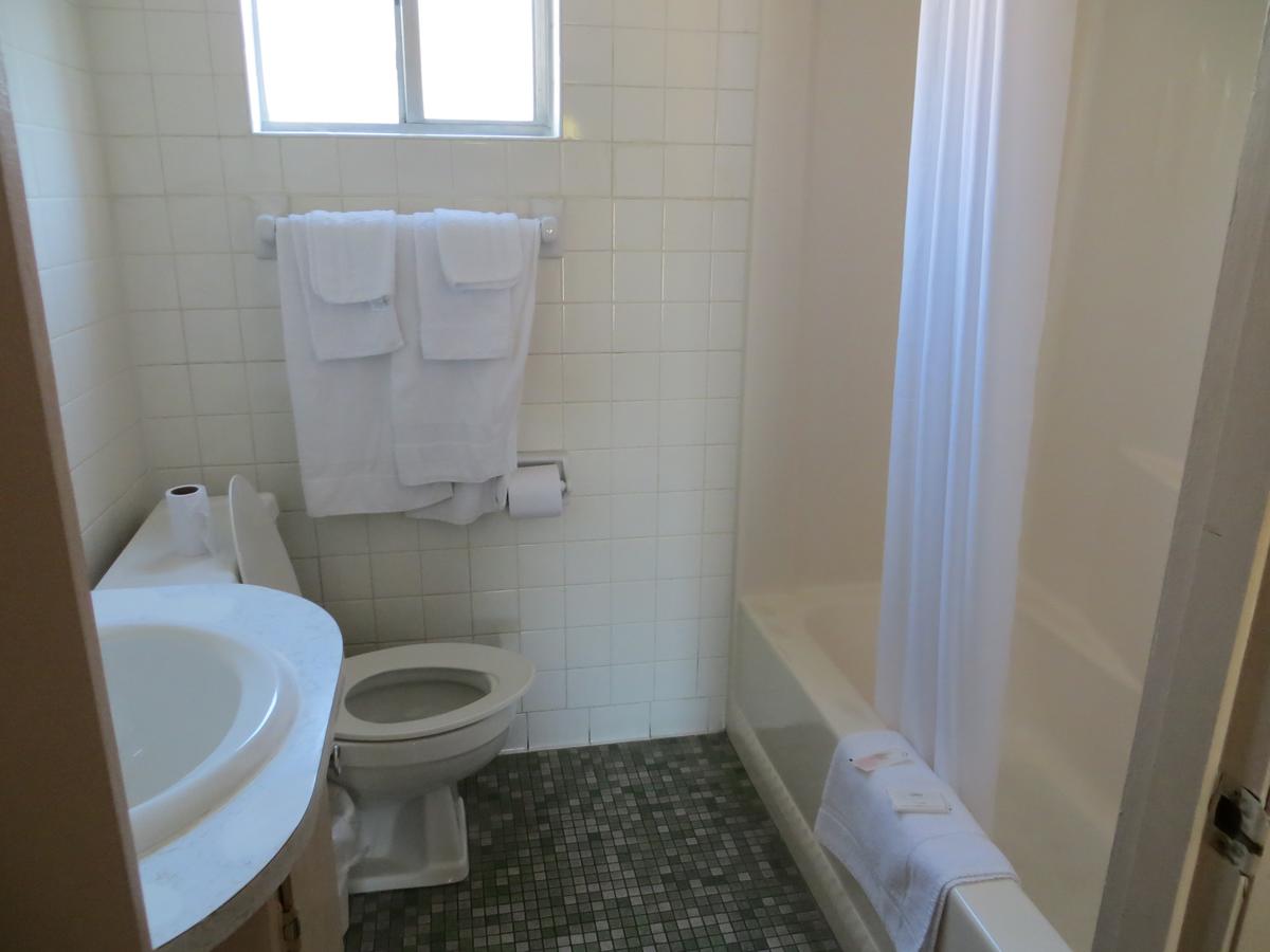 Redwood Inn - thumb 13