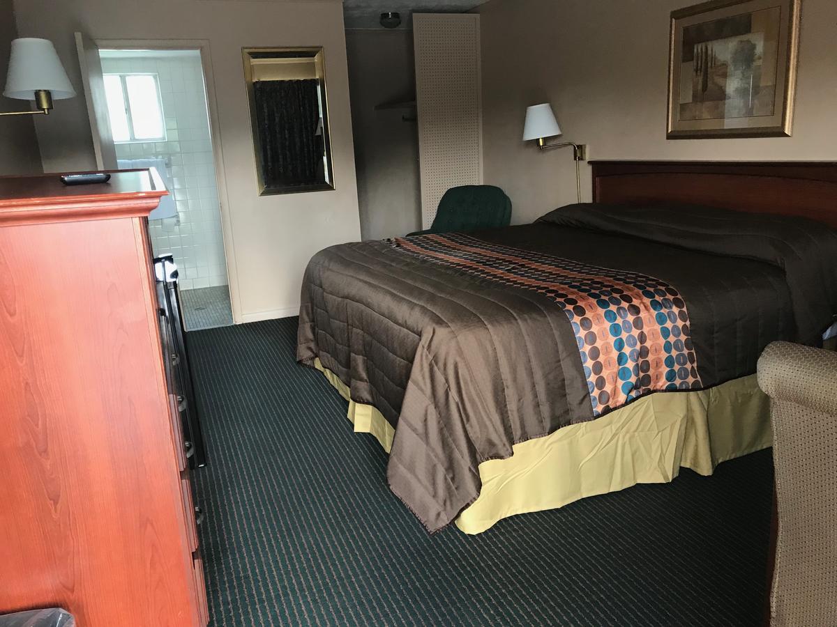 Redwood Inn - thumb 3