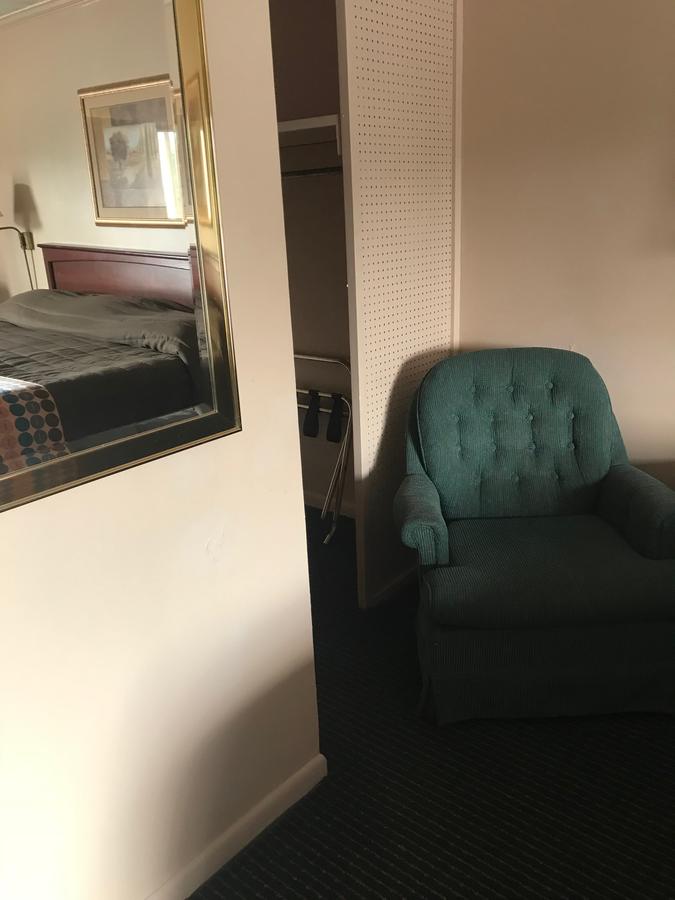 Redwood Inn - thumb 9