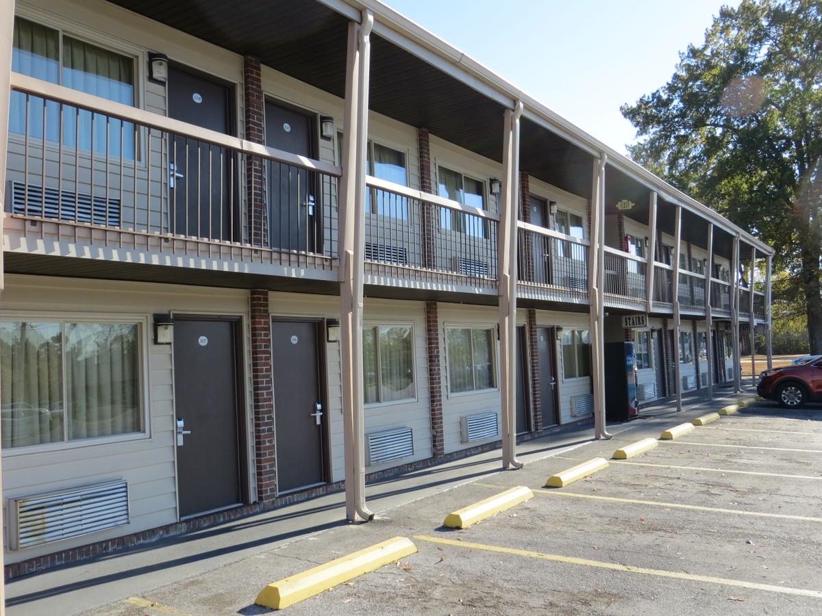 Redwood Inn - thumb 15