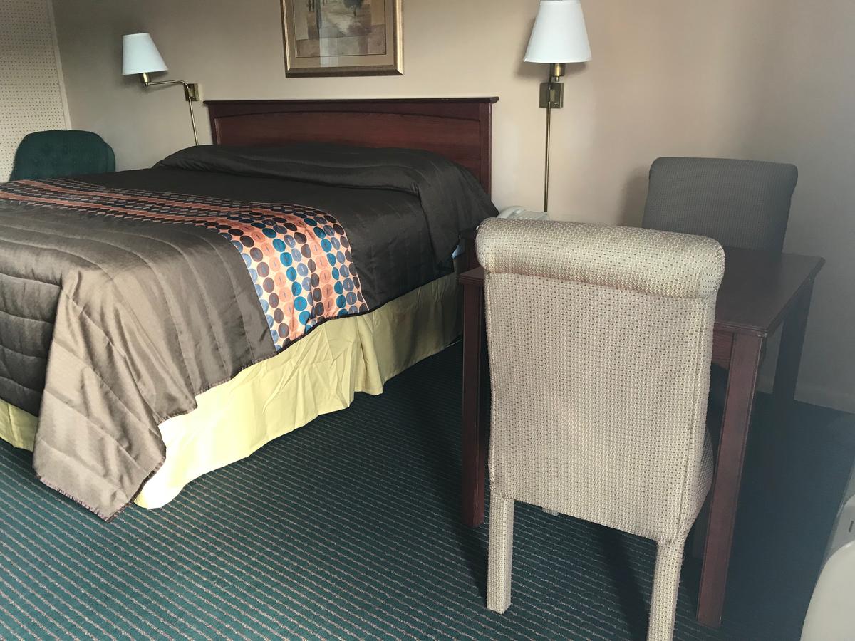 Redwood Inn - thumb 5