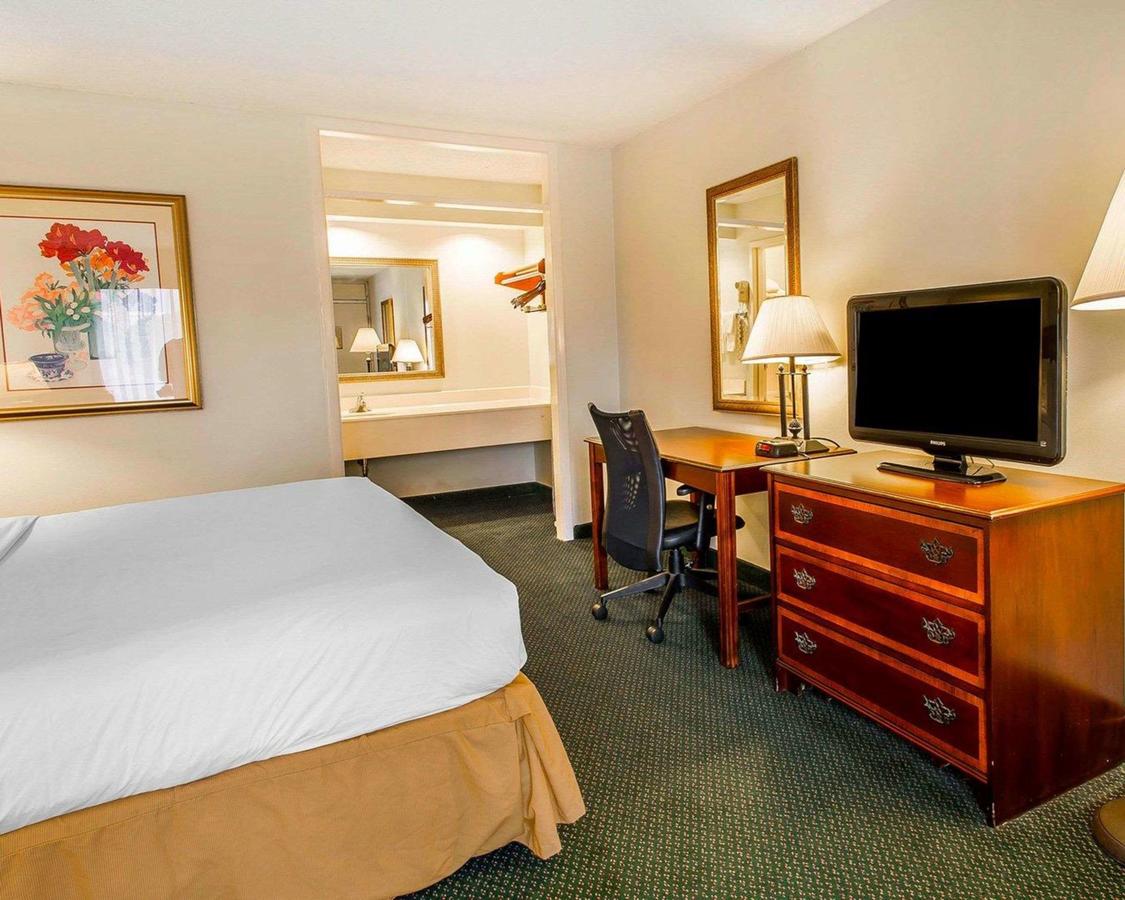 Clarion Inn & Suites Dothan South - thumb 11