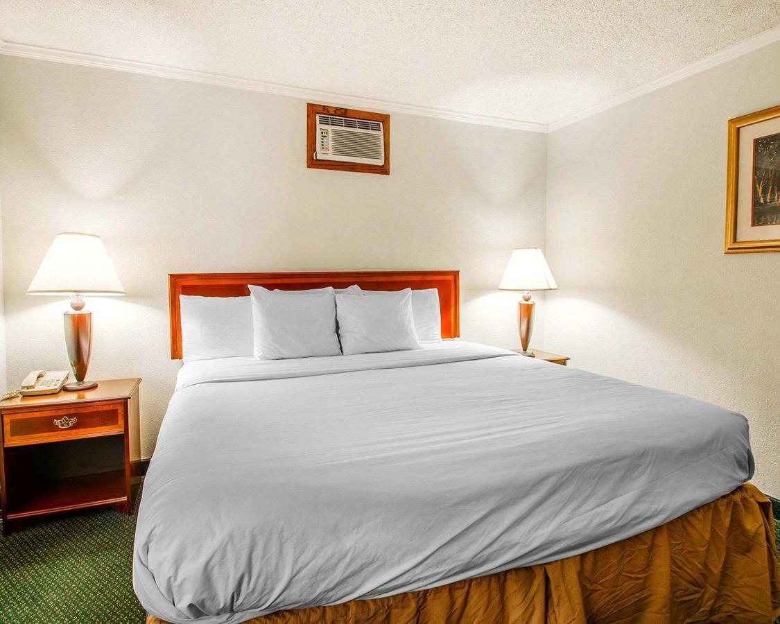 Clarion Inn & Suites Dothan South - thumb 18