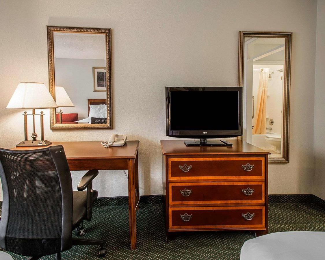 Clarion Inn & Suites Dothan South - thumb 12
