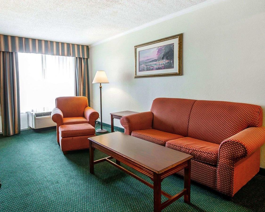 Clarion Inn & Suites Dothan South - thumb 21