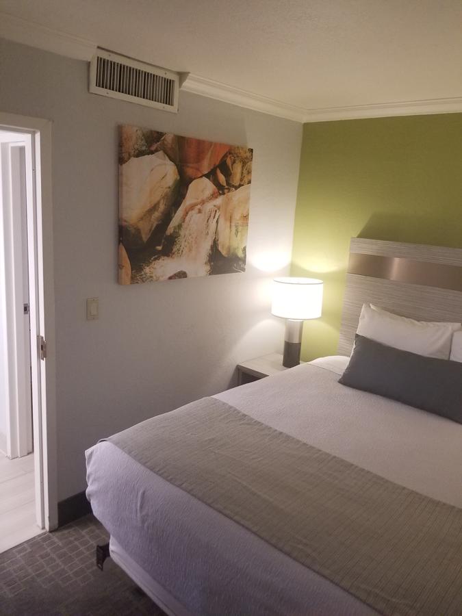 Best Western InnSuites Phoenix Hotel & Suites - thumb 17