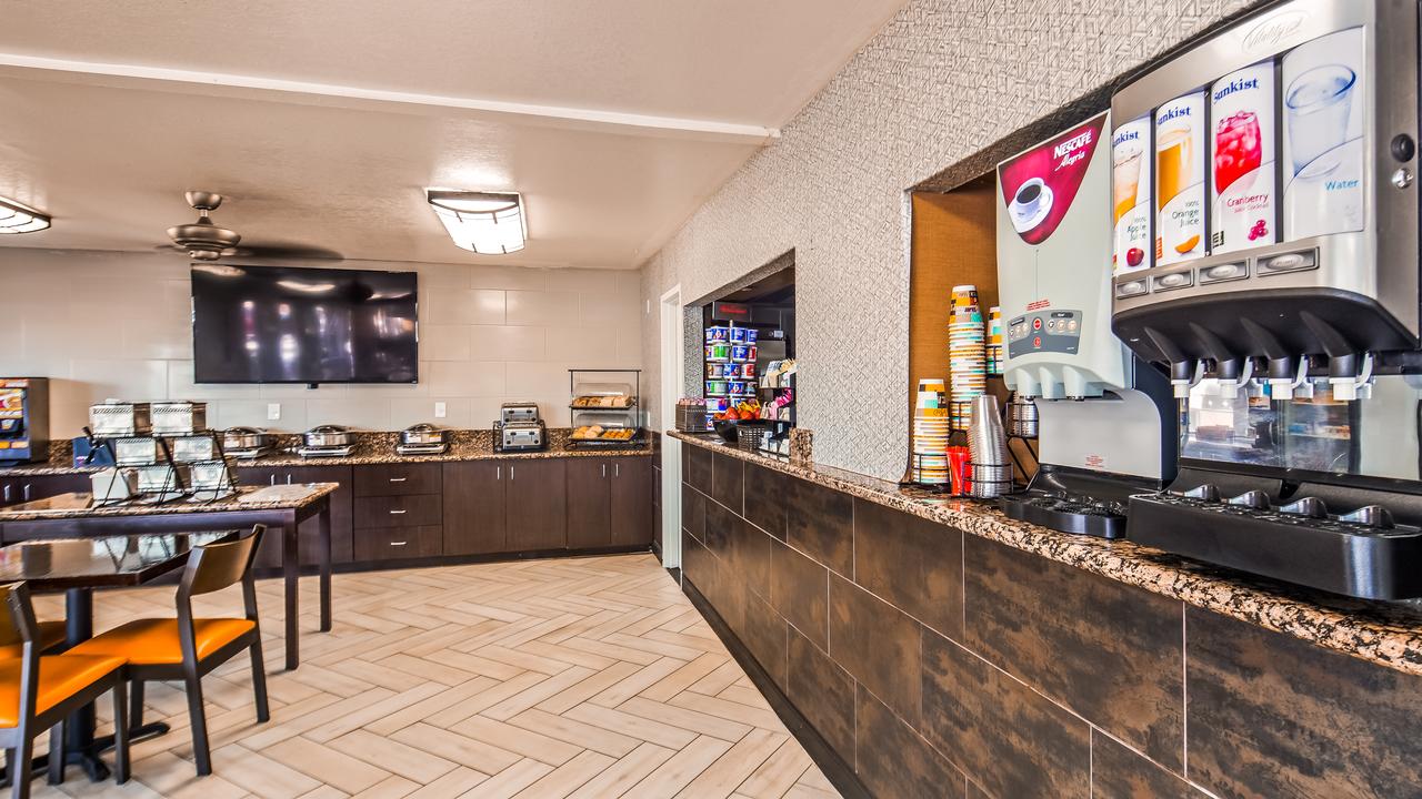 Best Western InnSuites Phoenix Hotel & Suites - thumb 28
