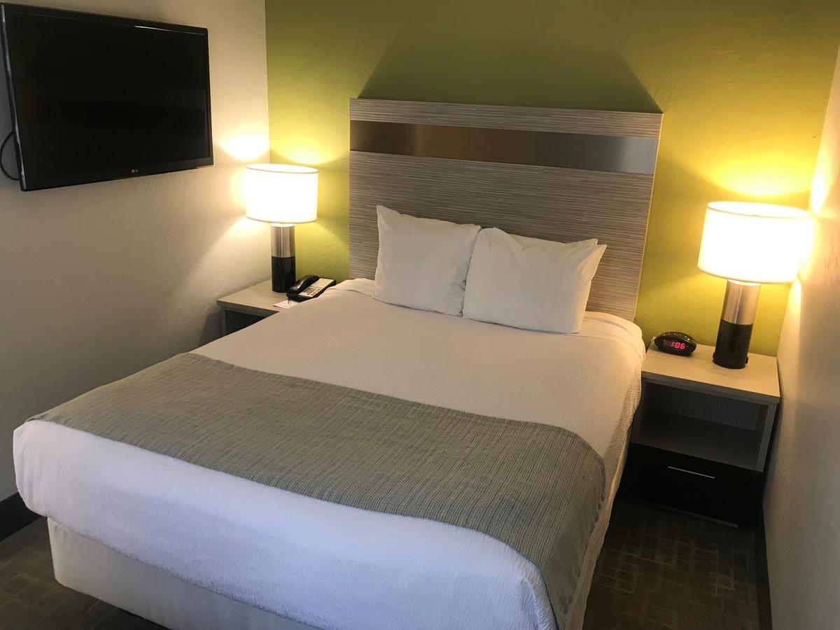 Best Western InnSuites Phoenix Hotel & Suites - thumb 18