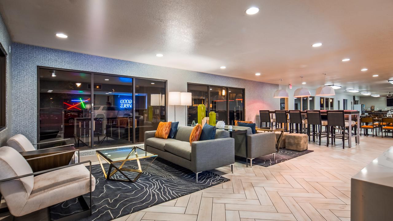 Best Western InnSuites Phoenix Hotel & Suites - thumb 3